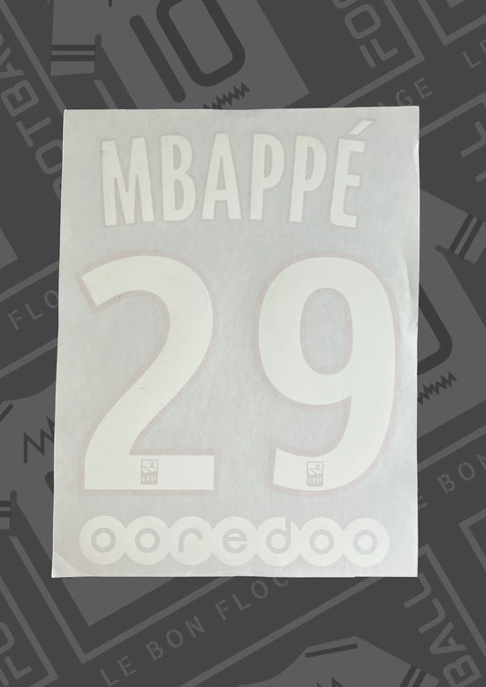 flcoage-officiel-mbappe-17-18-domicile-psg