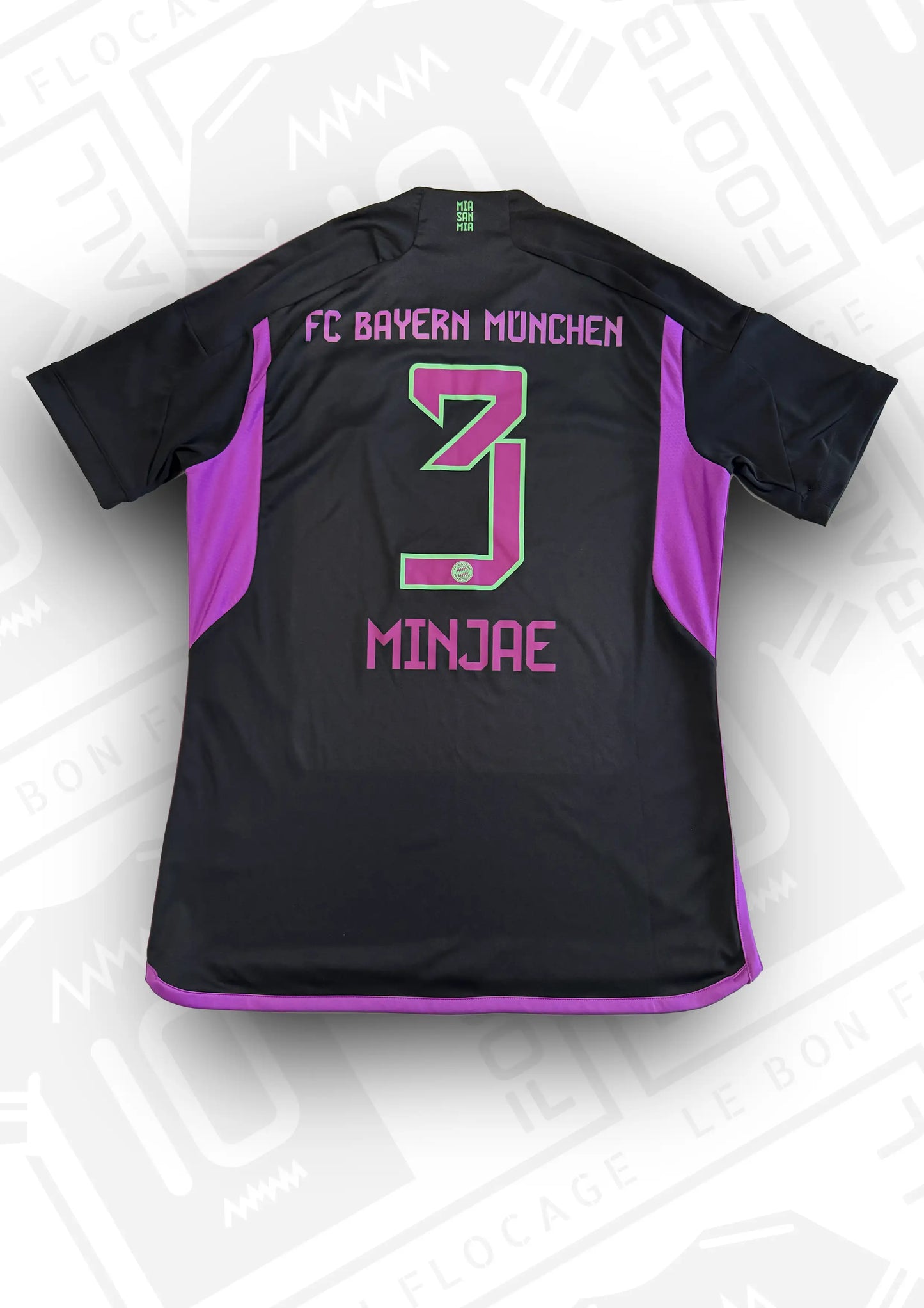 maillot-officiel-bayern-munich-exterieur-23-24_dos-kim