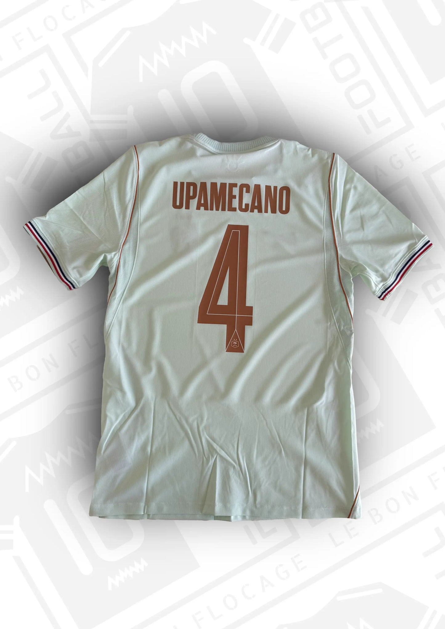 maillot-officiel-exterieur-france-2026-dos-upamecano-4