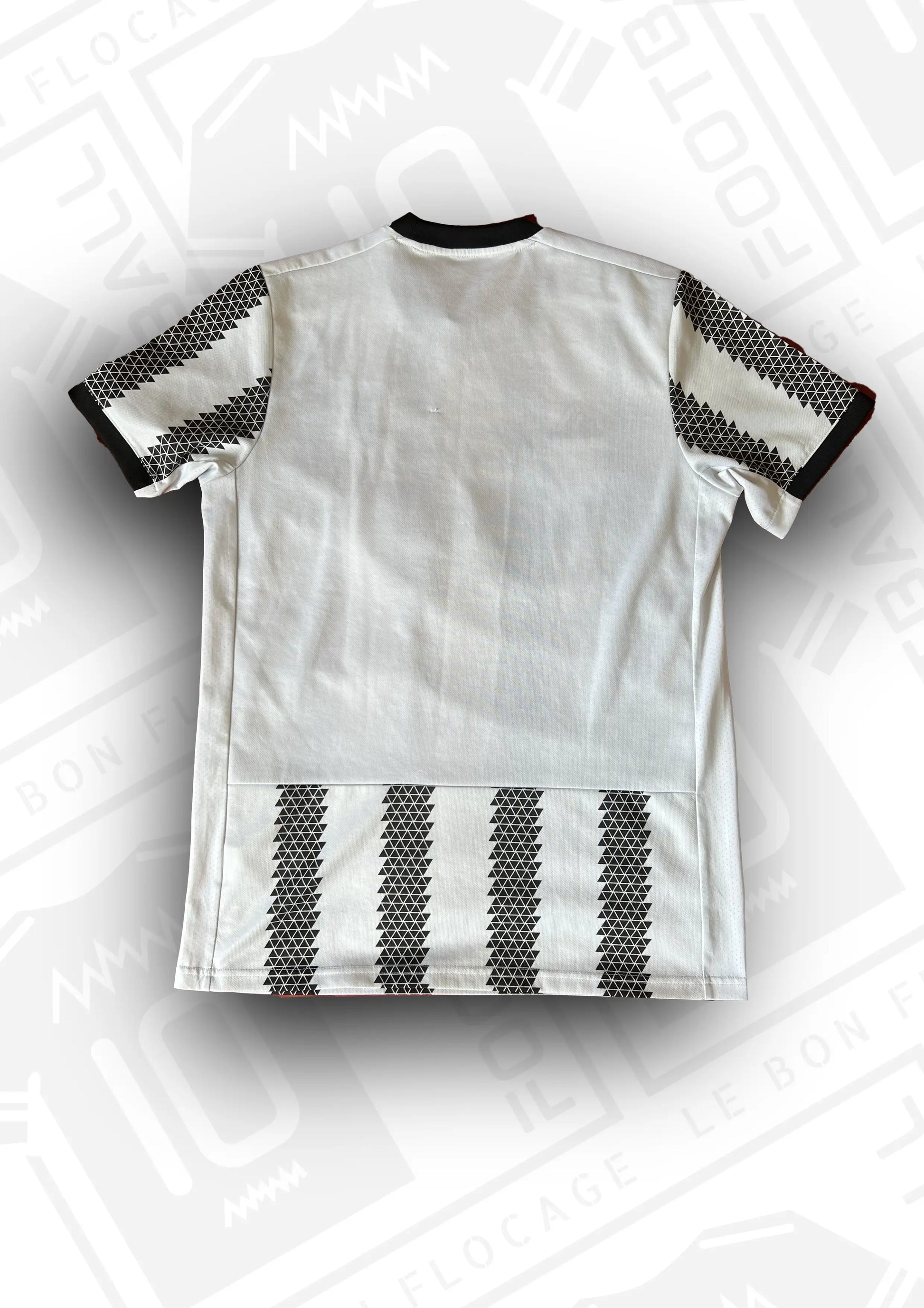 maillot-officiel-juventus-22-23-domicile-dos