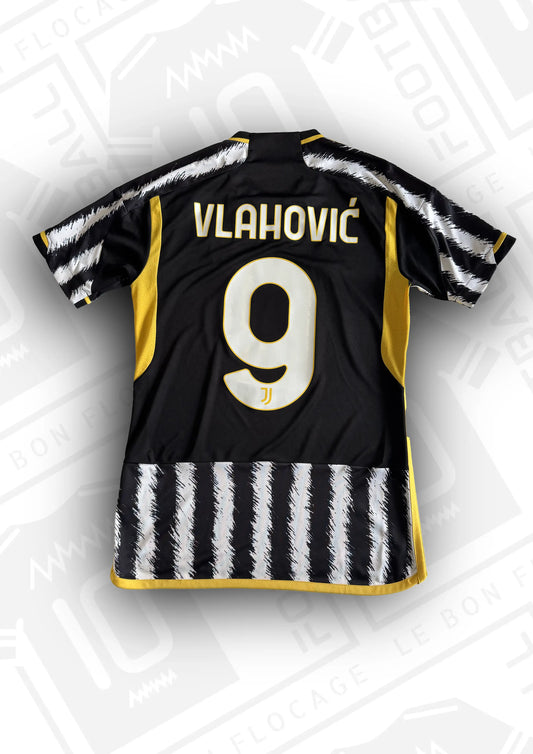 maillot-officiel-juventus-23-24-domicile-dos-vlahovic