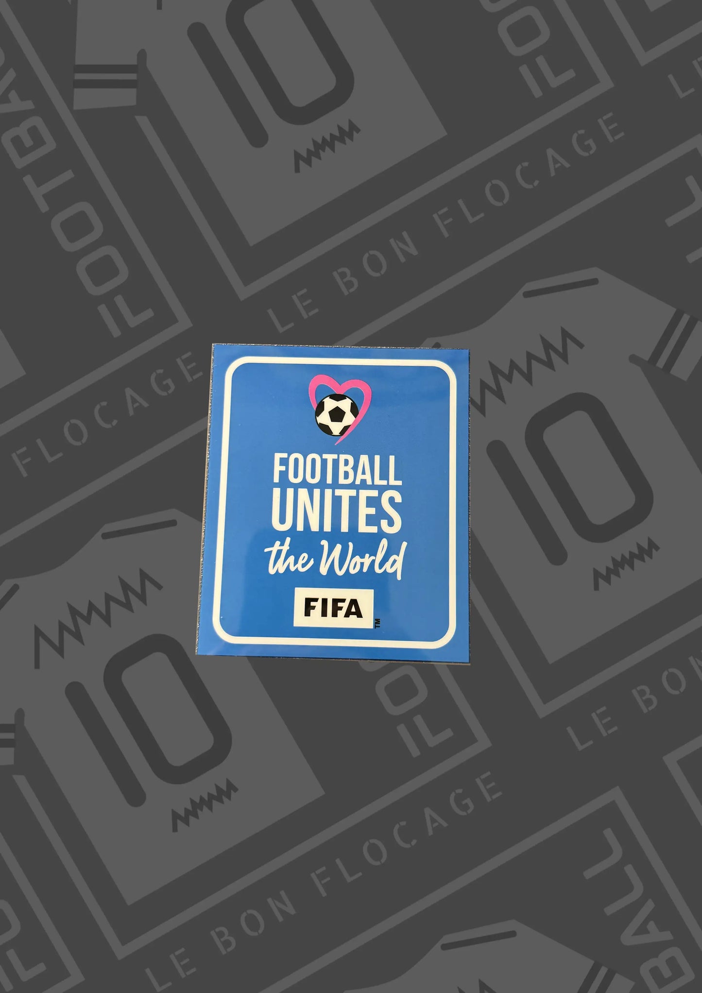 patch-repro-football-unites-the-world-fond-bleu-ciel